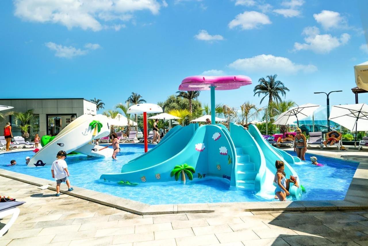 Isabelle Apartament Alezzi Beach Resort Mamaia Nord Năvodari المظهر الخارجي الصورة